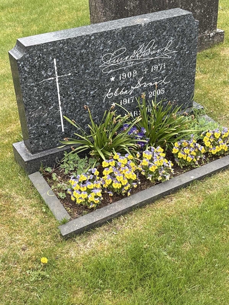 Grave number: SKF B   142, 143
