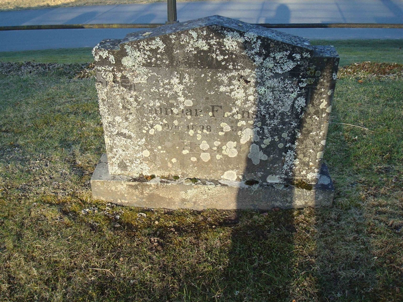 Grave number: KU 04    25