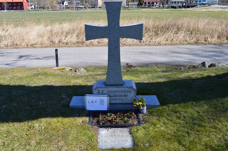 Grave number: LG E   157, 158, 159