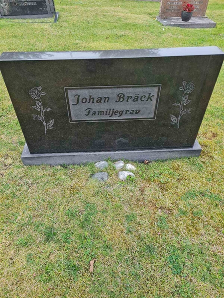 Grave number: F 04   222, 223