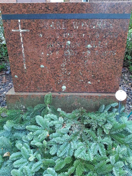 Grave number: NS U     16
