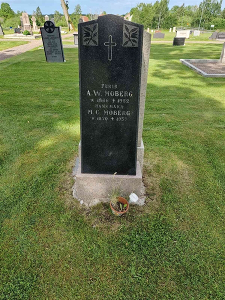 Grave number: 05 R  111