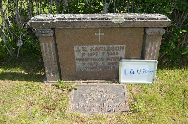 Grave number: LG U    70, 71
