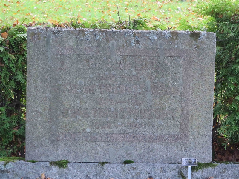 Grave number: HÖB GL.R    30