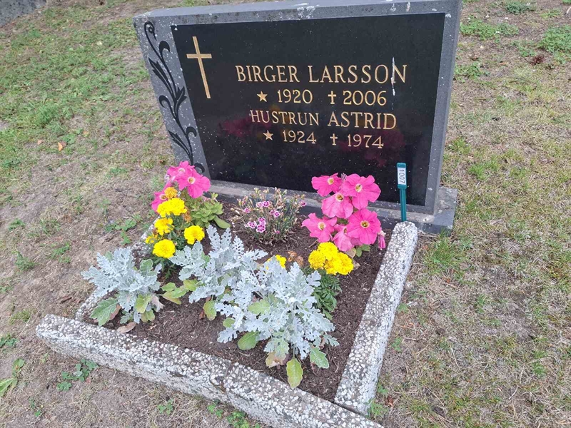 Grave number: 001 2  1007