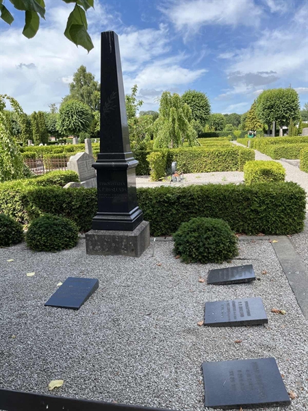 Grave number: NK IV   101