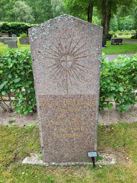 Grave number: Jä 02    11