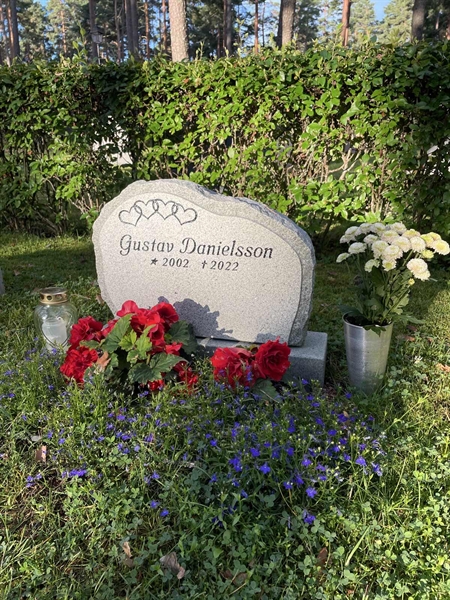 Grave number: 1 KV12    94