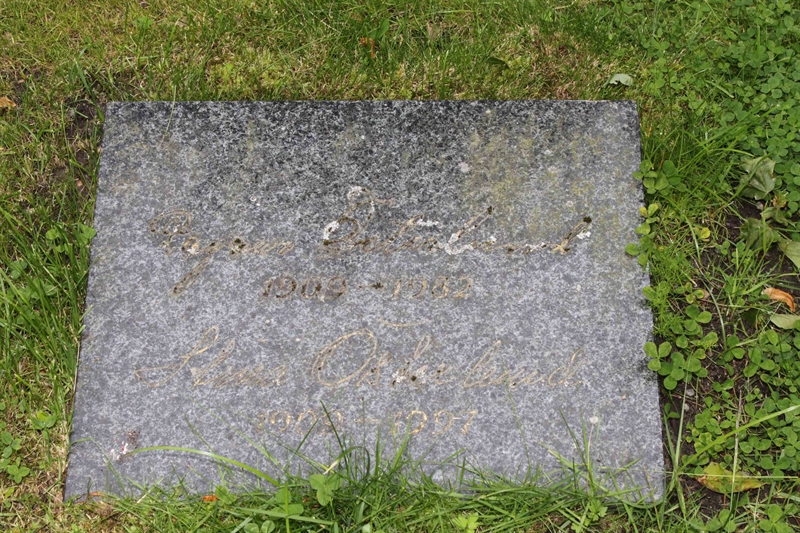 Grave number: GK NAIN    31, 32