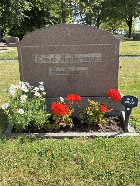 Grave number: 33 5   199-200