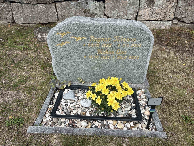 Grave number: 003 B    18