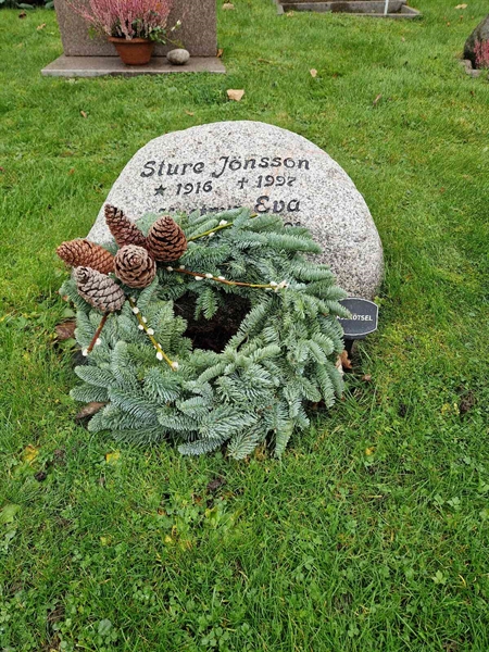 Grave number: SN 03   212