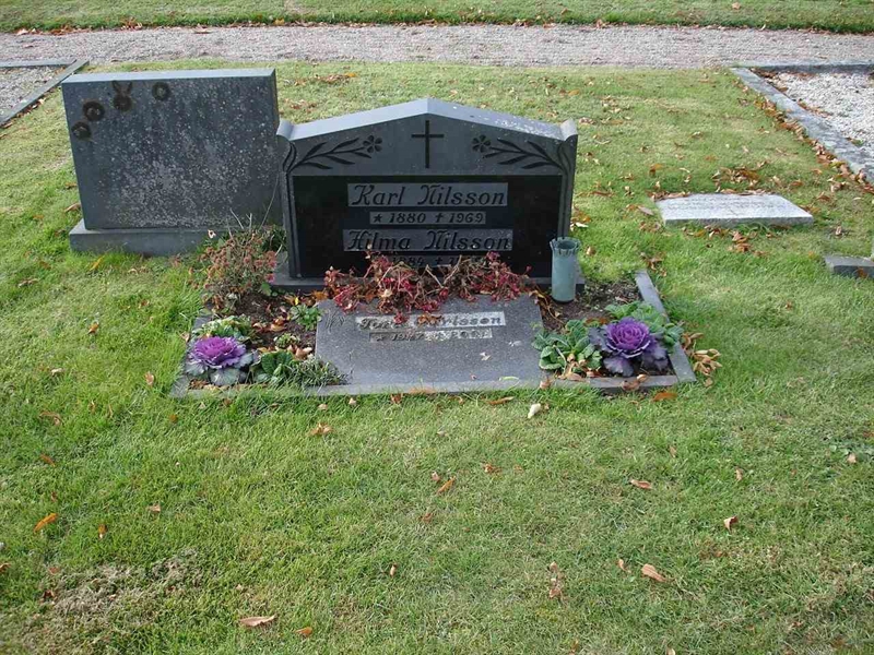 Grave number: FN R    26, 27