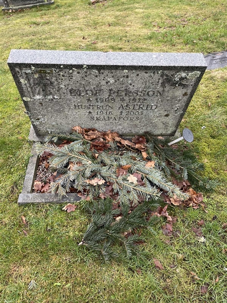Grave number: Lax mell Kv4 51+52