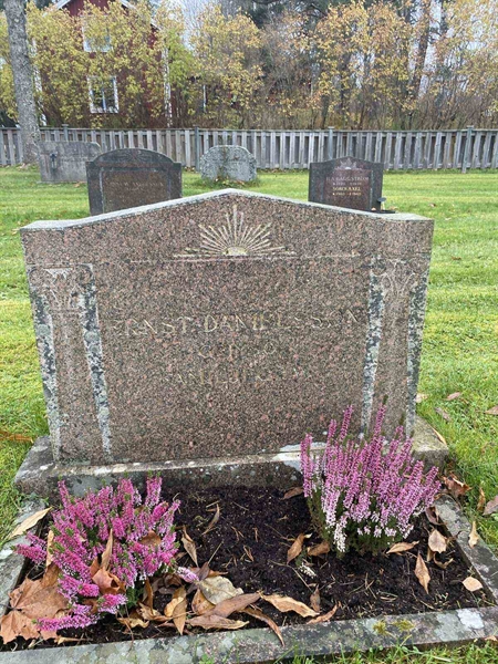 Gravnummer: 6 03    128, 129