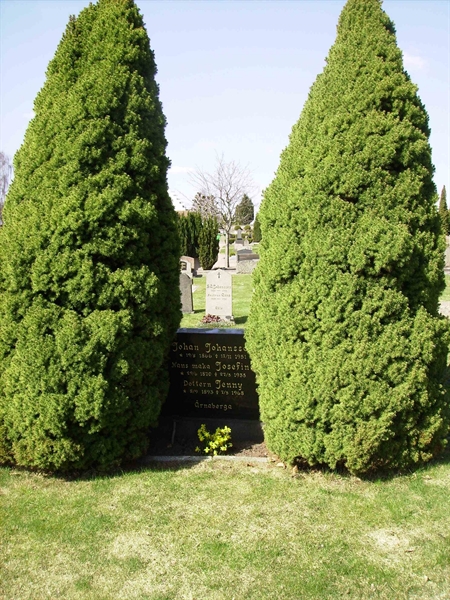 Grave number: LM 3 33  004