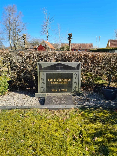 Hautatunnus: Ä N H 43, 44