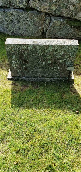 Grave number: Jä 10    27-28