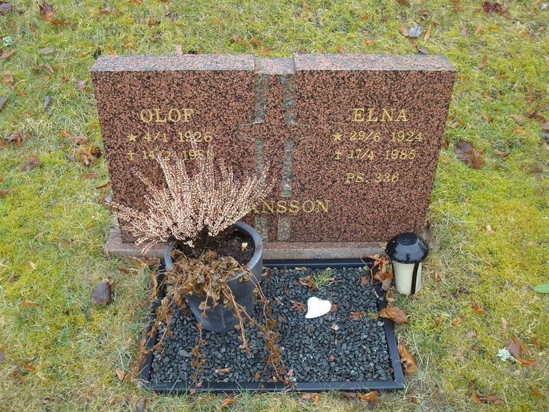Grave number: BR D   130, 131