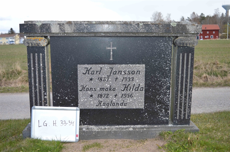 Grave number: LG H    33, 34