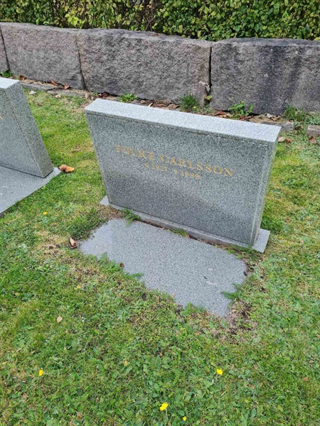 Grave number: F 05    26, 27