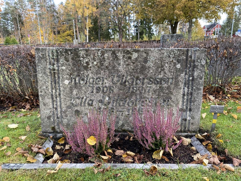 Grave number: 1 02    172, 173