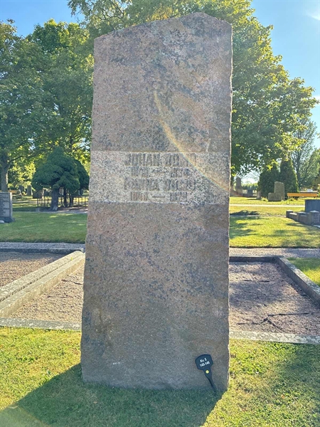 Hautatunnus: 33 5   145-146