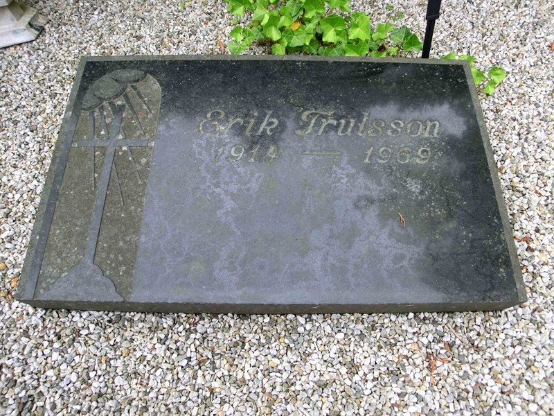 Grave number: KÄ E 074-075