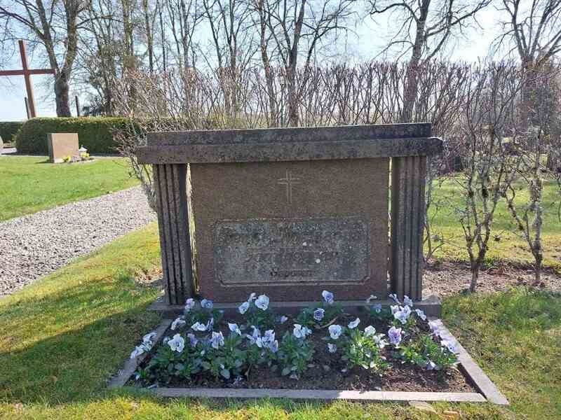 Grave number: HÖ 4   68, 69