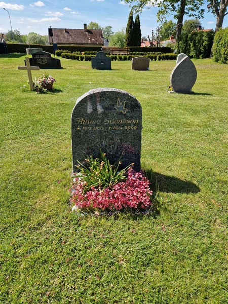 Grave number: 04 E   20, 21