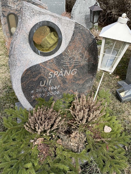 Grave number: R 4U 8