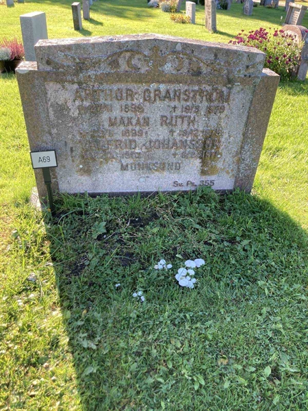 Grave number: 1 NA    69