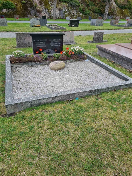 Grave number: F 04   248, 249