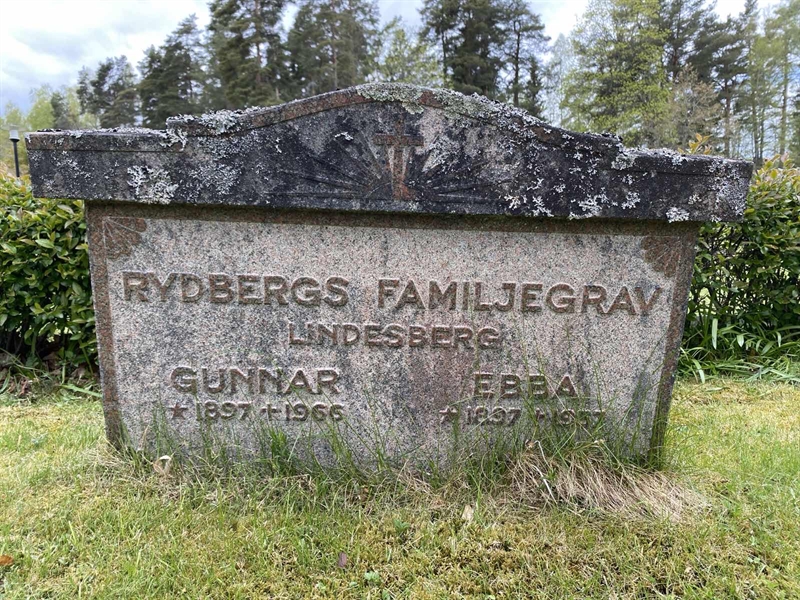Grave number: 1 04 251, 252