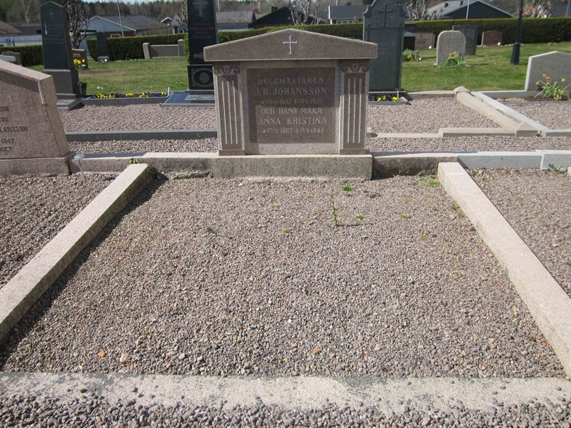 Grave number: 04 B   25, 26