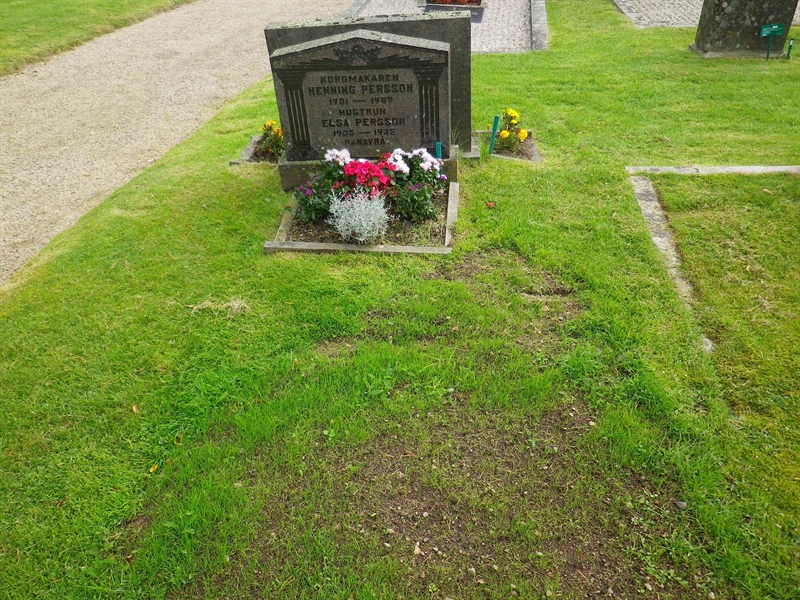 Grave number: VI G    43, 44