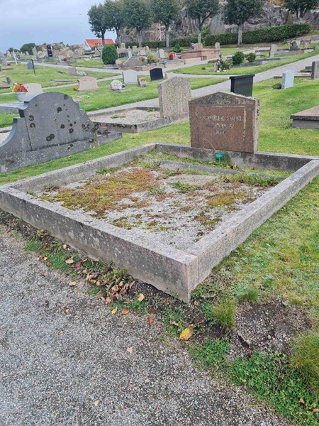 Grave number: F 04   175, 176