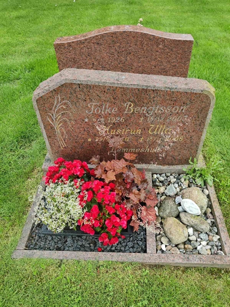 Grave number: VK K   329, 330