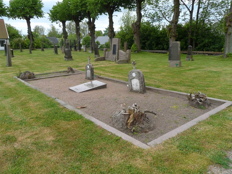 Grave number: ÖH B    46, 47, 48, 49, 50, 51