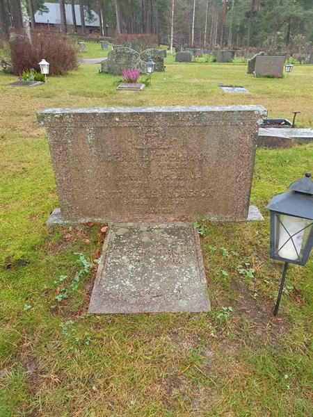 Grave number: 1 GL.7    12