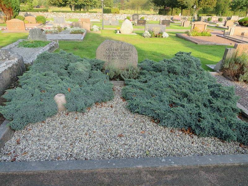 Grave number: 1 02   75