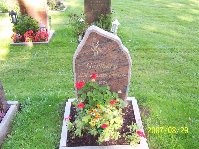 Grave number: 1 3 U2    22