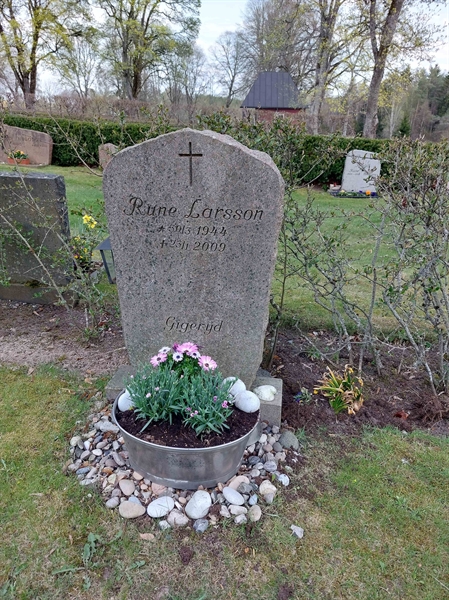 Grave number: HÖ 9   50, 51