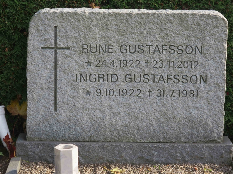 Grave number: HK J   137, 138