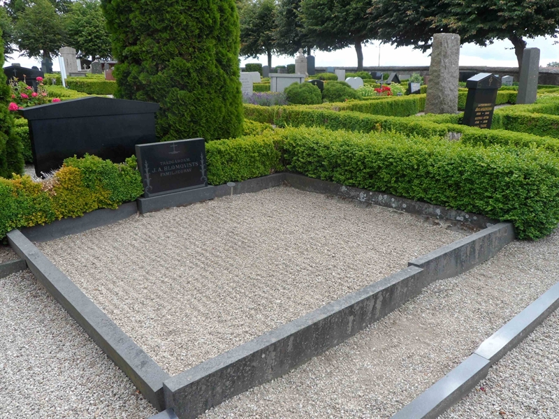 Grave number: HK 4    28