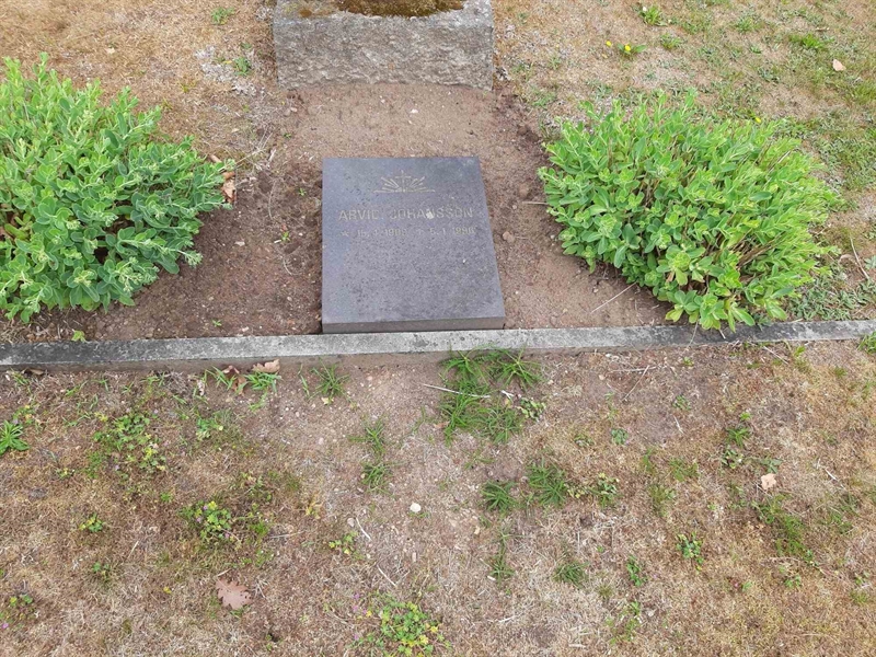 Grave number: M2 E   126, 127