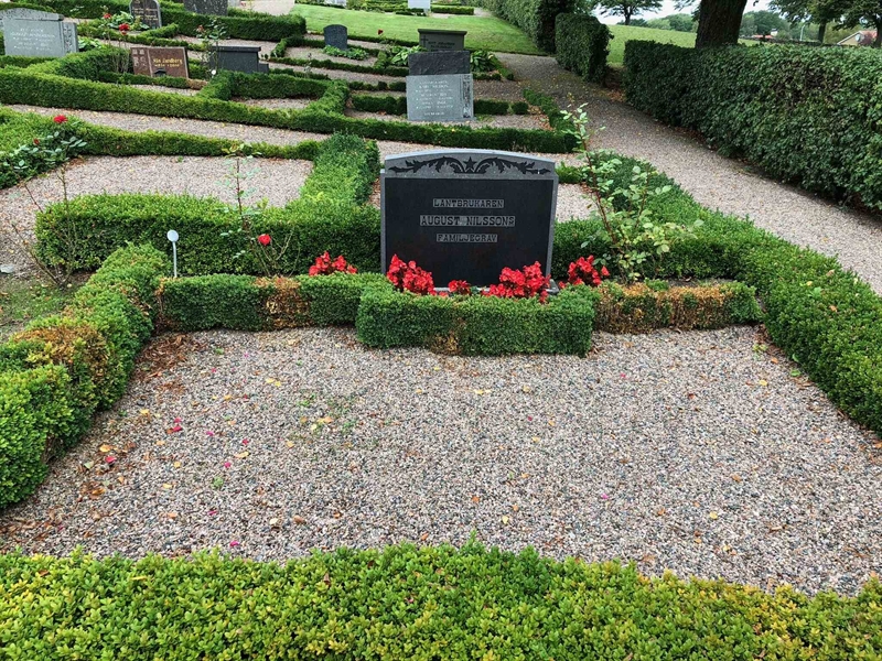 Grave number: Kå 20    27, 28, 29