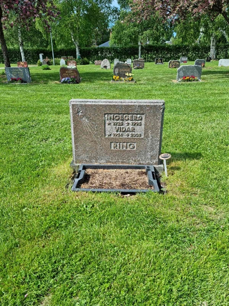 Grave number: D N 6  1693-1694