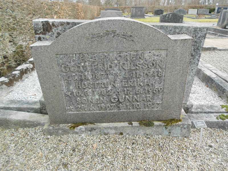 Grave number: NÅ M4    27, 28