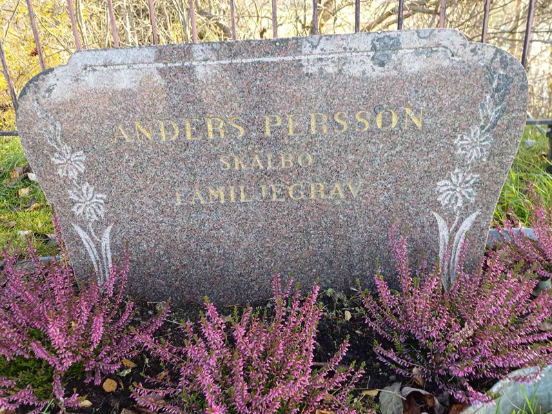 Grave number: JÄ 1 B 3352, 3353, 3354